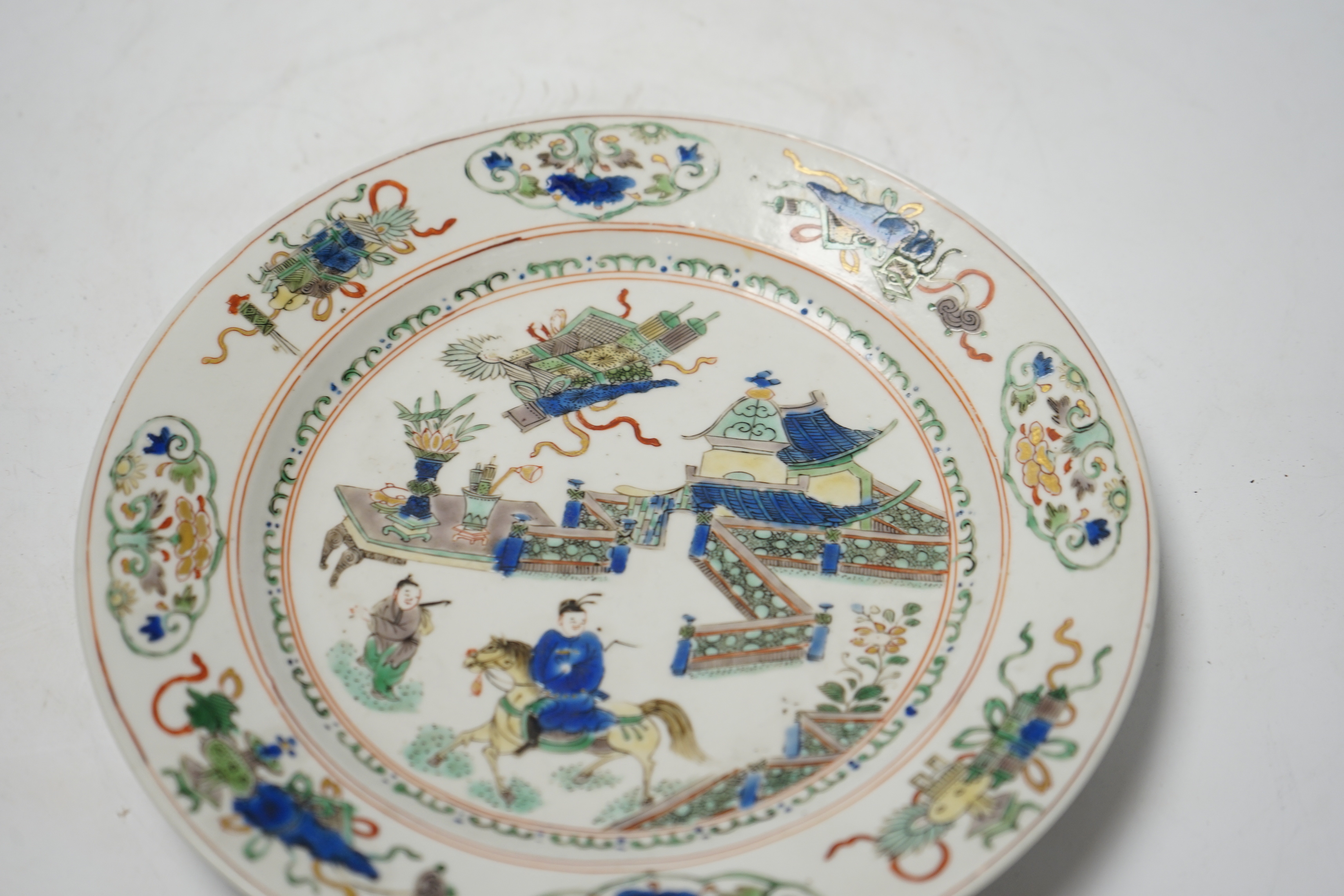 A Chinese famille verte dish, Kangxi period, 22cm